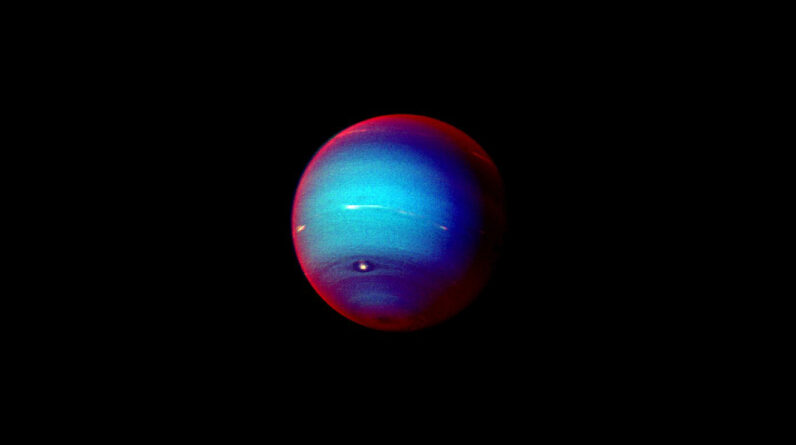 Space photo of the week: 1st-ever close-up of Neptune is Voyager 2’s final portrait of a planet