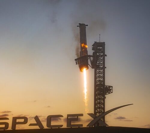 Rocket Report: Bloomberg calls for SLS cancellation; SpaceX hits century mark