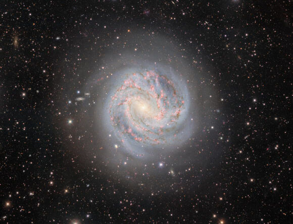 Dark Energy Camera Captures Stunning New Image of Messier 83