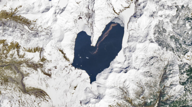 Earth from space: The heart-shaped ‘Spirit Lake’ sculpted by Mount St. Helens’ epic eruption