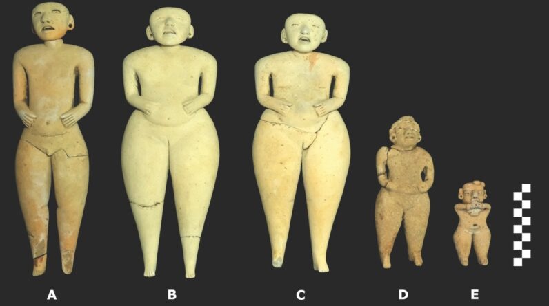 2,400-year-old puppets with ‘dramatic facial expression’ discovered atop pyramid in El Salvador