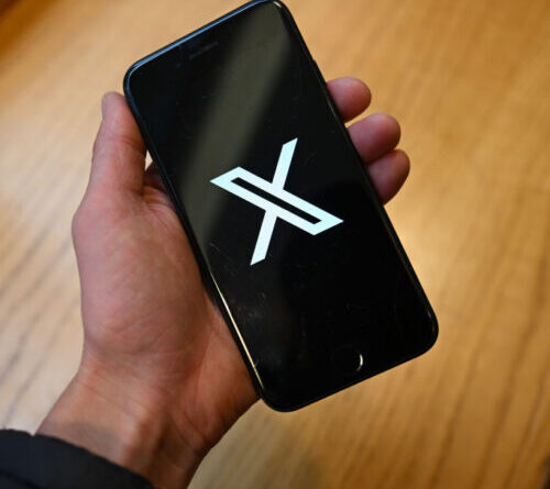 Disgruntled users roast X for killing Support account