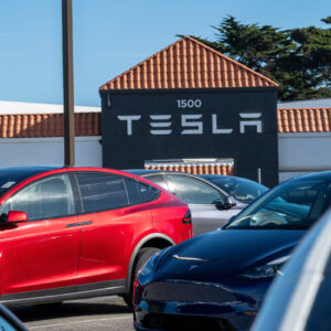 Tesla changes lease policy, didn’t use old cars as robotaxis