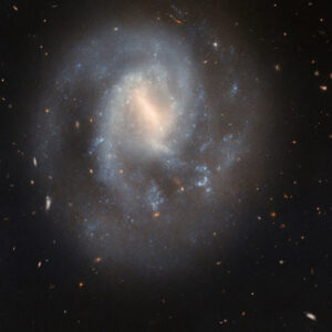 Hubble Looks at Stunning Barred Spiral Galaxy: IC 758