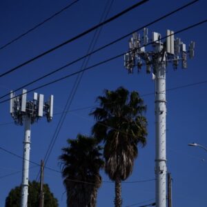 Android phones could soon warn you of “Stingrays” snooping on your communications