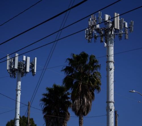 Android phones could soon warn you of “Stingrays” snooping on your communications