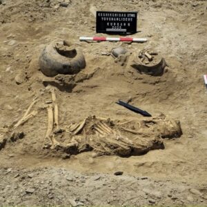 3,800-year-old burial of tall warrior buried with 4-pronged spearhead unearthed in Azerbaijan