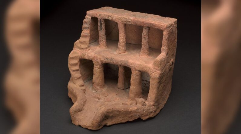 4,000-year-old handprint discovered on ancient Egyptian tomb offering