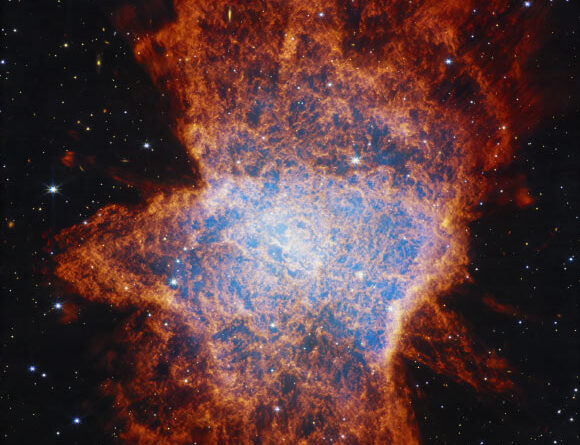 Two Stars Contribute to Irregular Shape of NGC 6072, Webb Observations Show