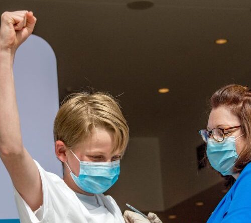 Top pediatricians buck RFK Jr.’s anti-vaccine meddling on COVID shot guidance