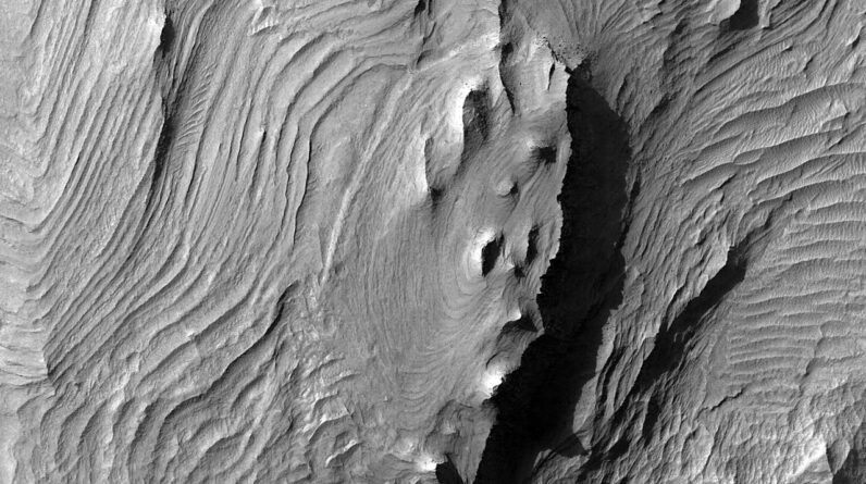 Longest canyon in the solar system reveals new secrets — Space photo of the week