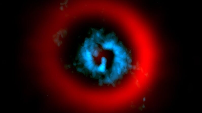 Scientists spot a baby planet being born in real time (photo)