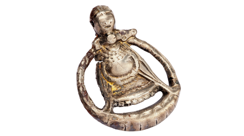 Ash Pendant: The only known depiction of a pregnant Viking woman