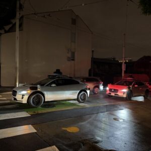 Power outage paralyzes Waymo robotaxis when traffic lights go out