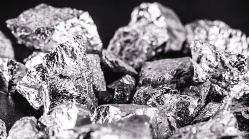 Metal compounds identified as potential new antibiotics, thanks to robots doing ‘click chemistry’