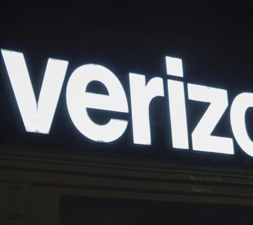 Verizon starts requiring 365 days of paid service before it will unlock phones