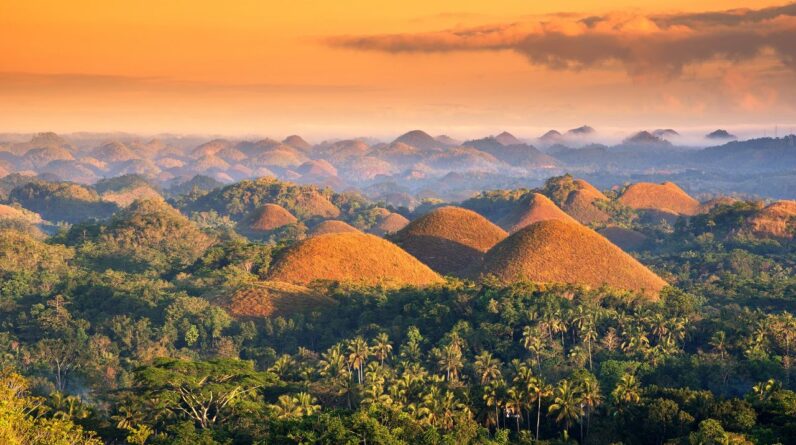 Chocolate Hills: The color-changing mounds in the Philippines that inspired legends of mud-slinging giants