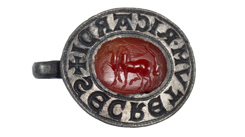 Rare medieval seal discovered in UK is inscribed with ‘Richard’s secret’ and bears a Roman-period gemstone