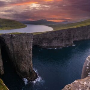 Sørvágsvatn: The lake that ‘floats’ above the ocean thanks to a unique optical illusion