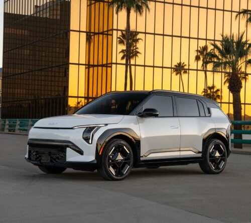 Kia shows off small cars in NY: The 2027 EV3 and 2027 Seltos Hybrid