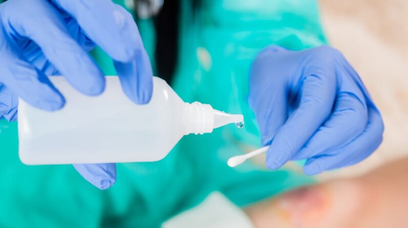 Antiseptic-tolerant germs spread through the air in hospitals, early study hints