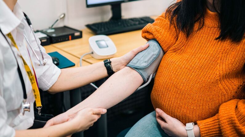 Preeclampsia could be treated with ‘blood filtering’ therapy, early study hints