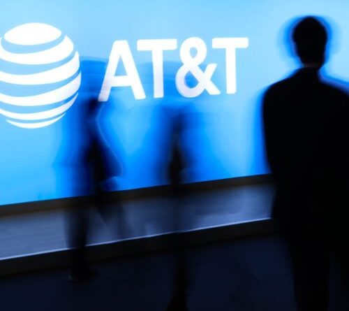 FCC angers small carriers by helping AT&T and Starlink buy EchoStar spectrum