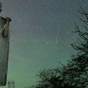 2 meteor showers peak on the same night this week ‪—‬ how to get the best views, despite a near-full moon
