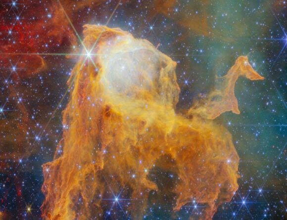 Webb Finds Stellar ‘Treasure Chest’ in Carina Nebula