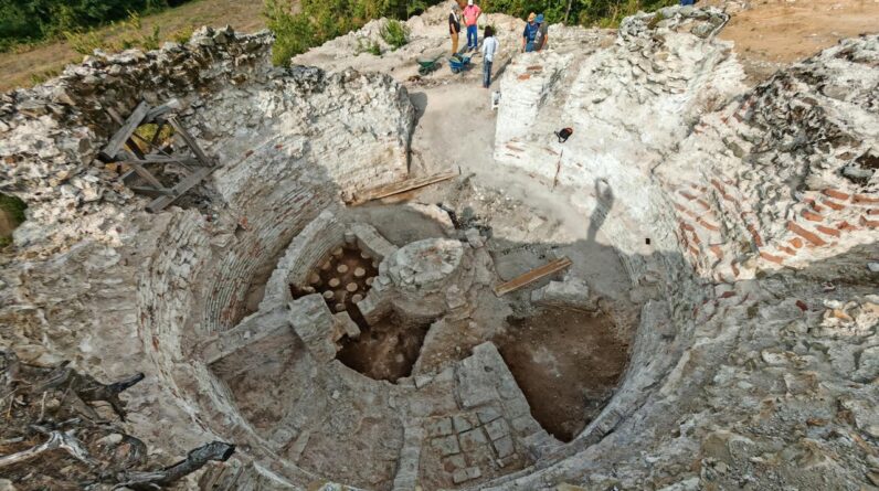 Lavish private bath used by Roman emperor and ‘high-status residents’ discovered at imperial palace in Serbia