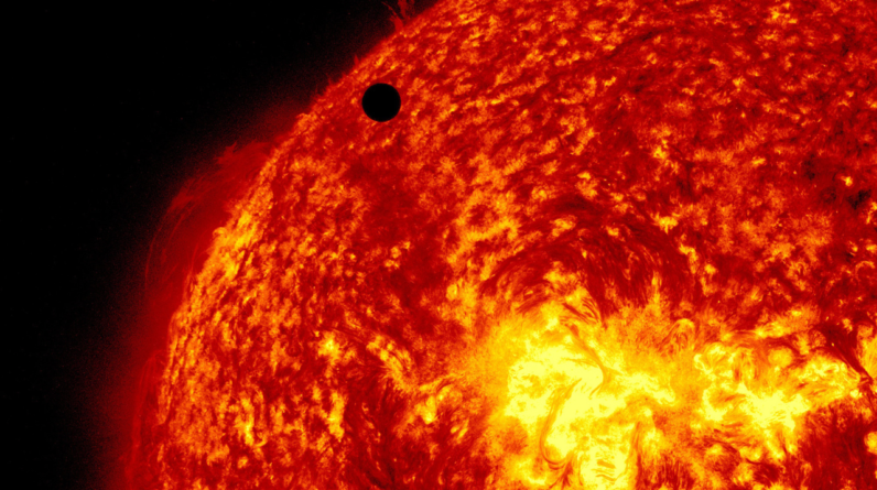 Why is Venus hotter than Mercury, when Mercury is closer to the sun?