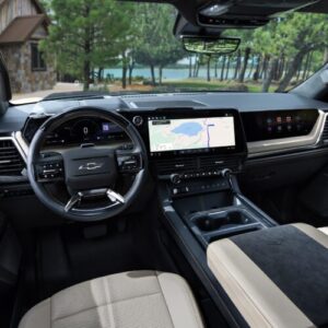 GM gives its most important trucks a new UI—and includes CarPlay