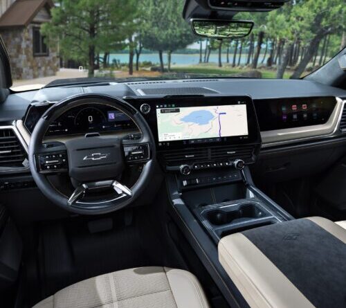 GM gives its most important trucks a new UI—and includes CarPlay