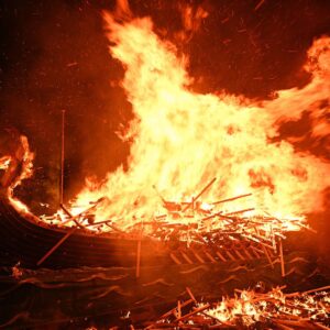 Did the Vikings really shoot fiery arrows at funeral boats?