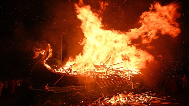 Did the Vikings really shoot fiery arrows at funeral boats?