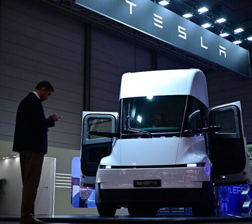Tesla’s big electric truck faces an even bigger infrastructure challenge