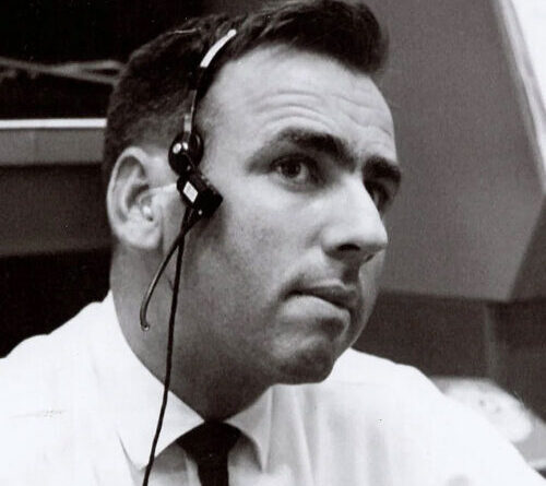 Milt Windler, NASA flight director who helped save Apollo 13, dies at 94