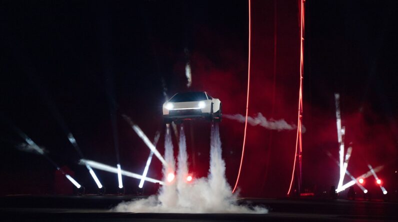 ‘Cute demo, but totally impractical’: Experts are skeptical that Tesla’s ‘Rocket’ Roadster could actually work in the real world